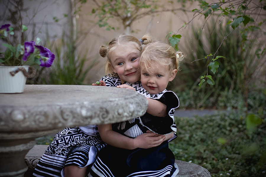 sisters hugginh